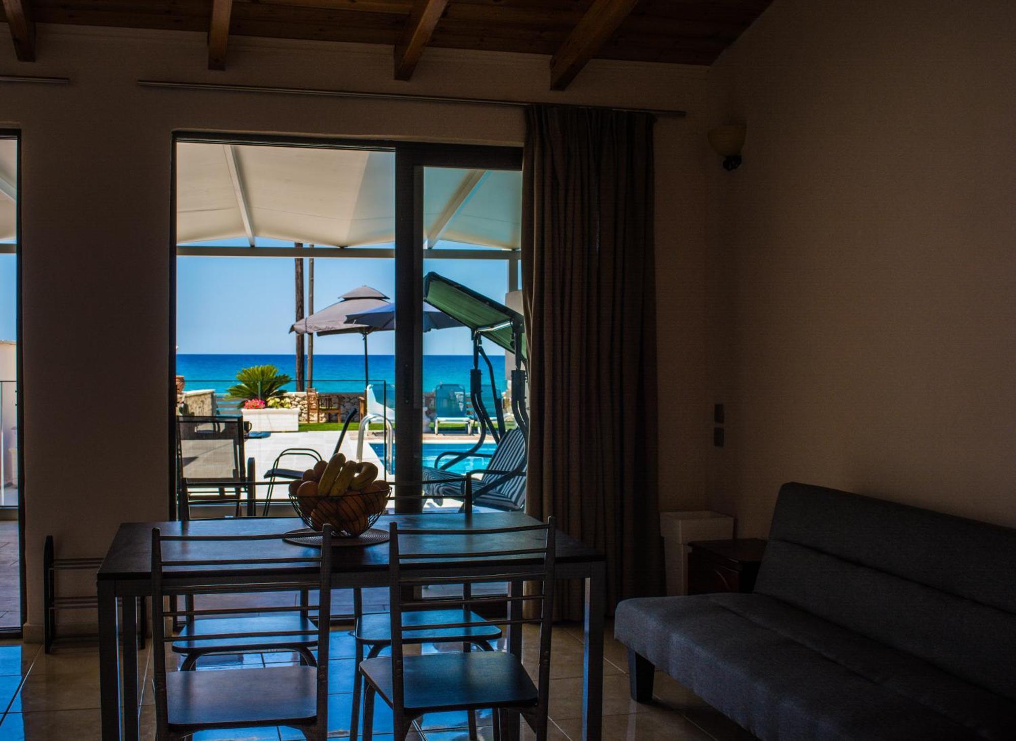 Fanis Seafront Apartments Agios Gordios  Exterior photo