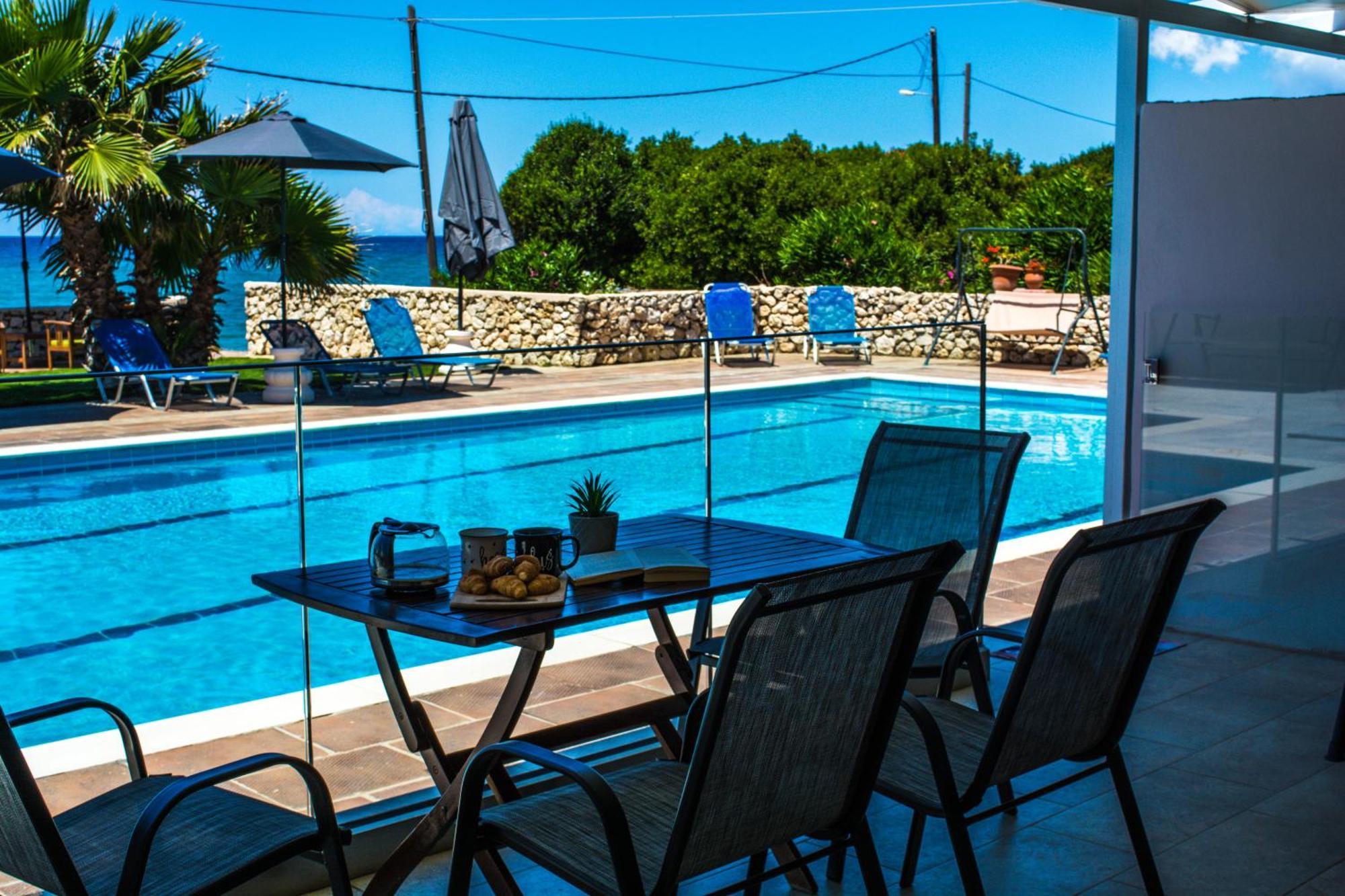 Fanis Seafront Apartments Agios Gordios  Exterior photo
